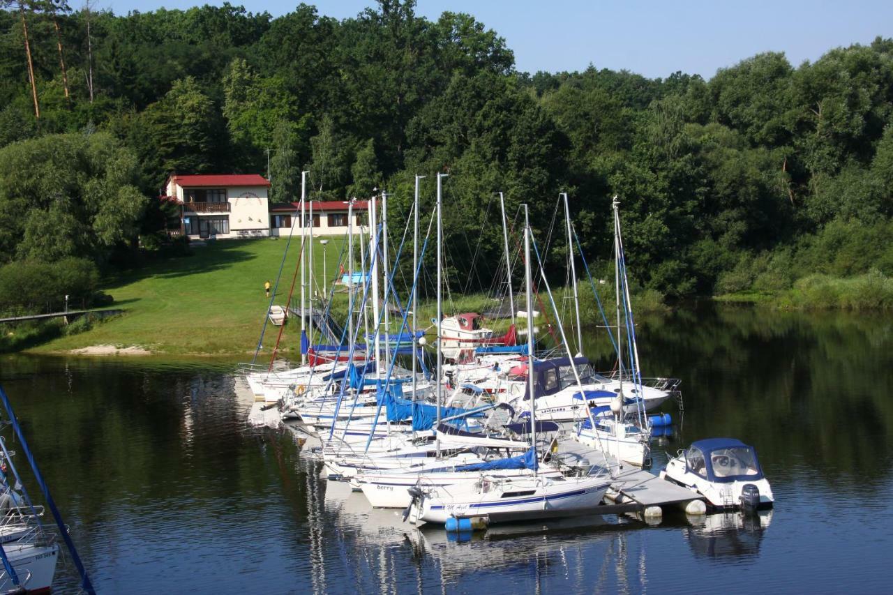 Hotel Yacht Club Barrandov Kožlí u Orlíka Exterior foto
